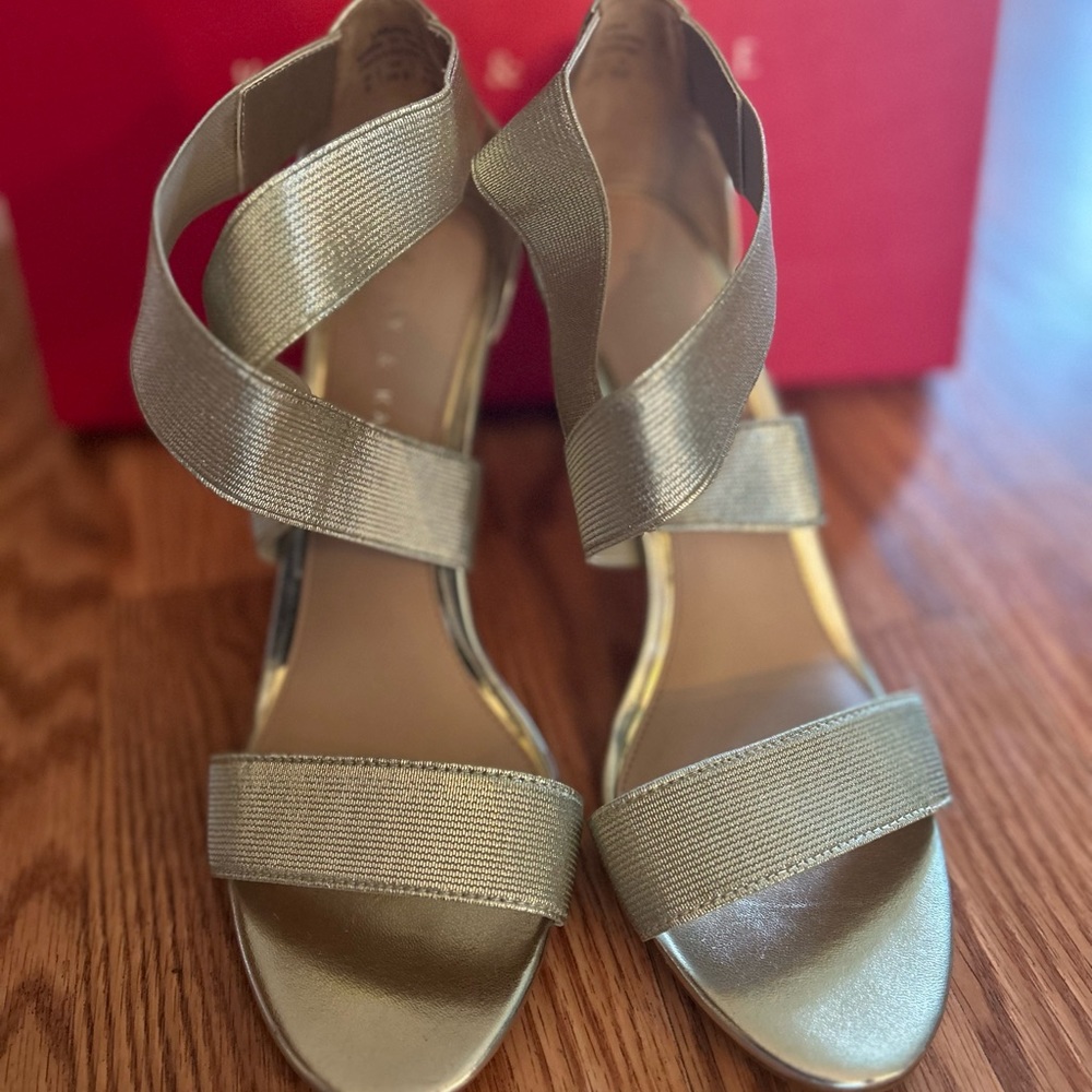 Woman’s size 8 Kelly & Katie gold strap heals